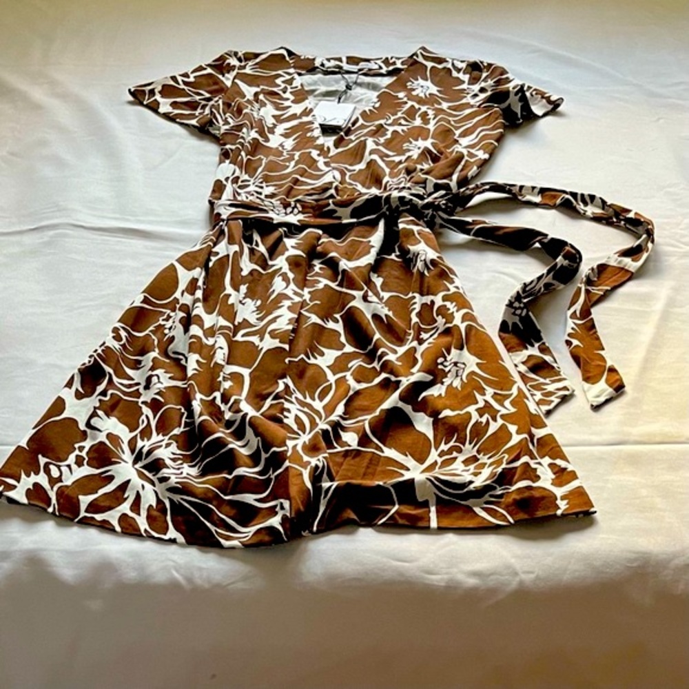 DIANE von FURSTENBURG NEW JULIAN TWO S/S DAHLIA CHOCOLATE Size 4 Wrap Dress.